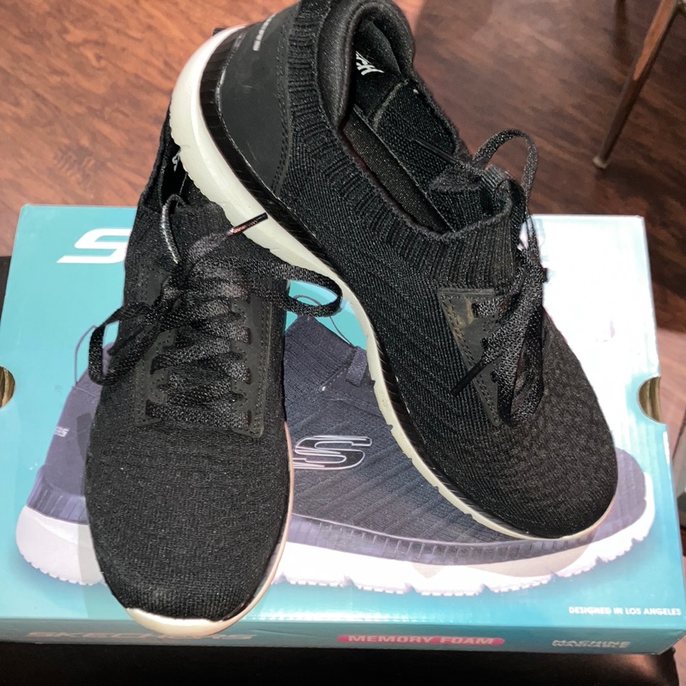 Skechers memory foam stretch sneakers size 7